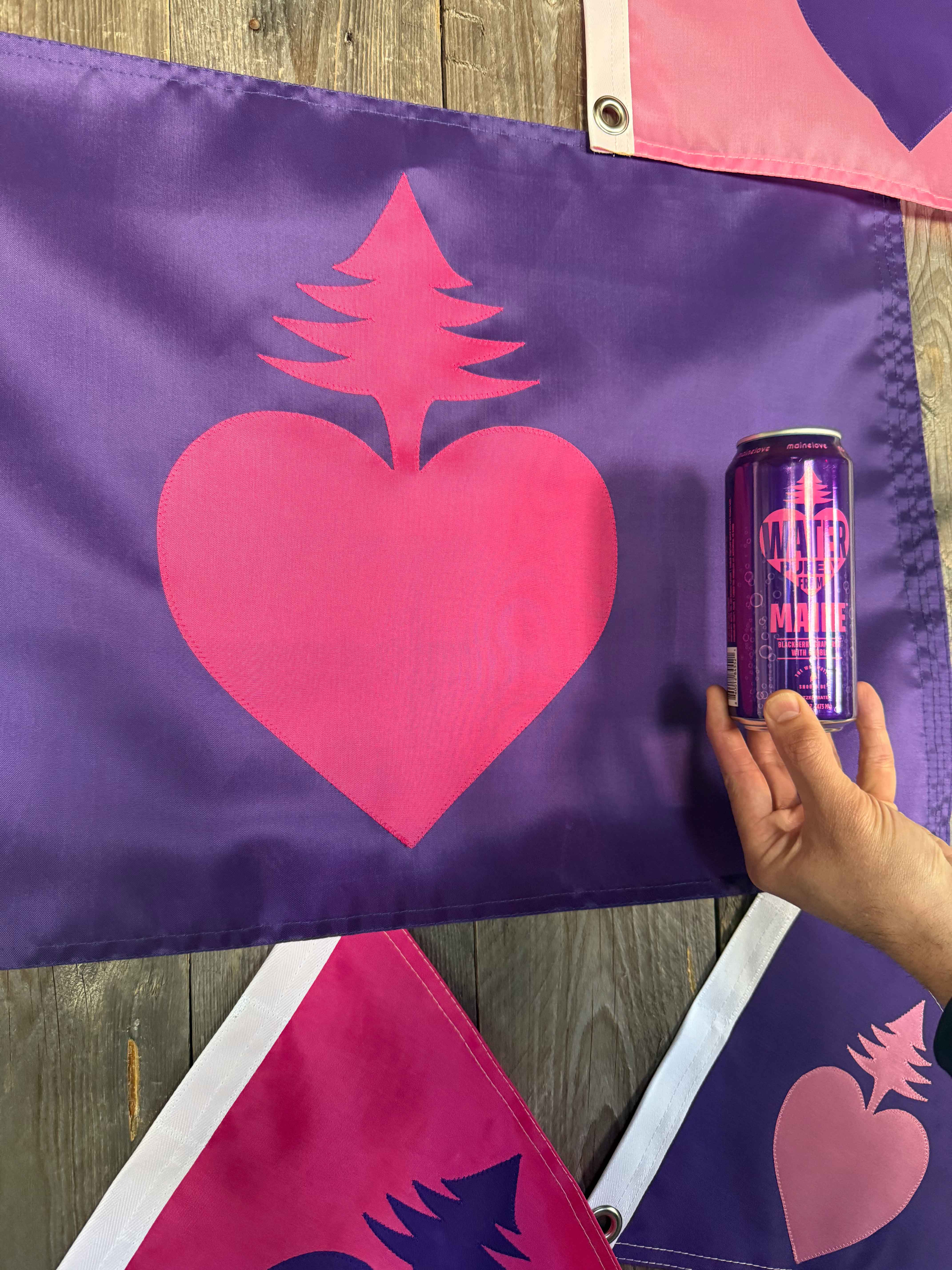 The Signature mainelove Flag